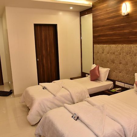 Hotel Comfort Bharuch Esterno foto