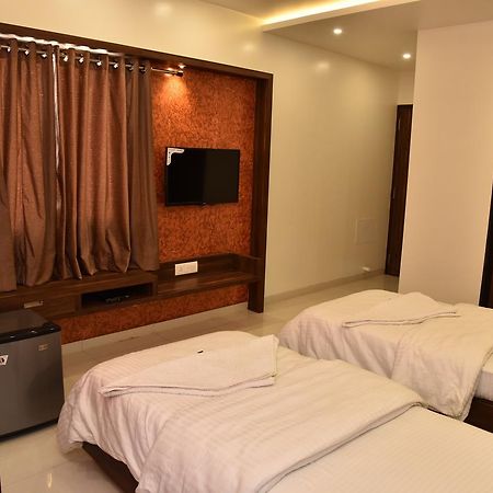 Hotel Comfort Bharuch Esterno foto