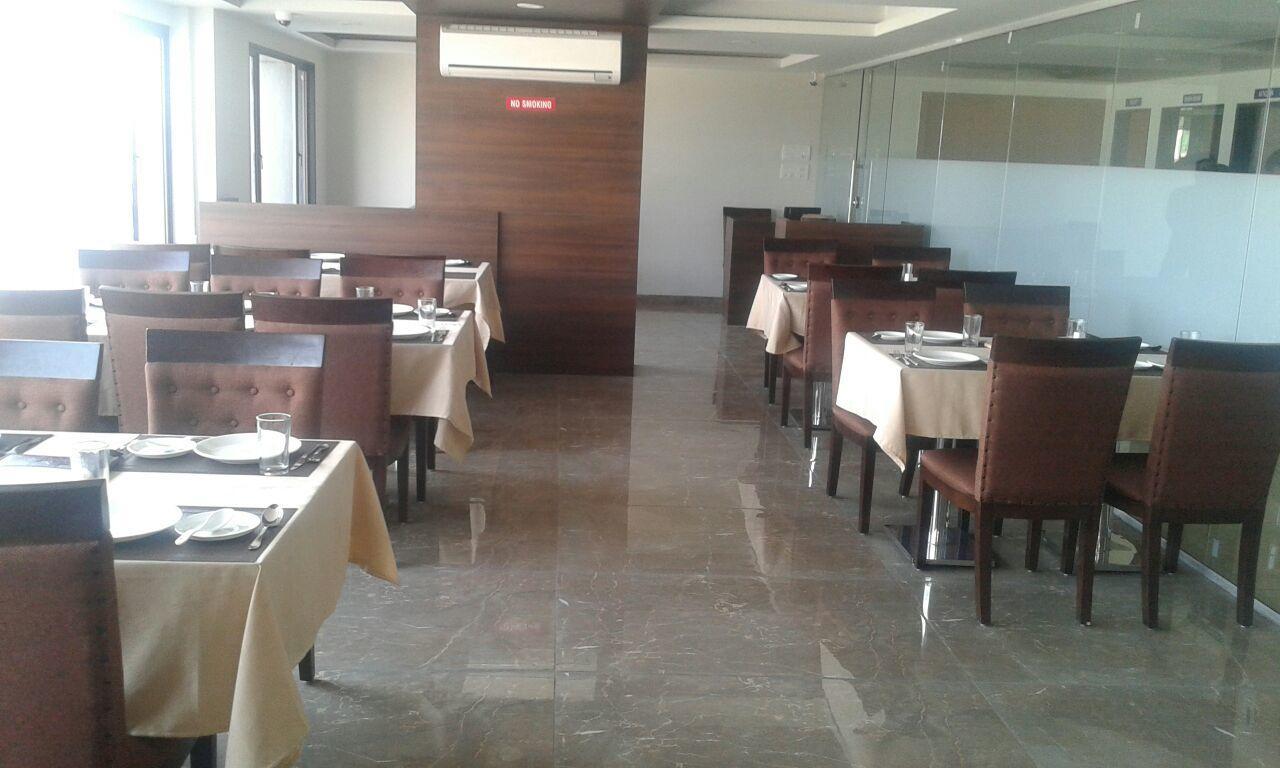 Hotel Comfort Bharuch Esterno foto