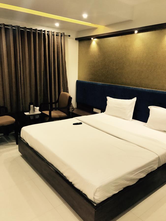 Hotel Comfort Bharuch Esterno foto