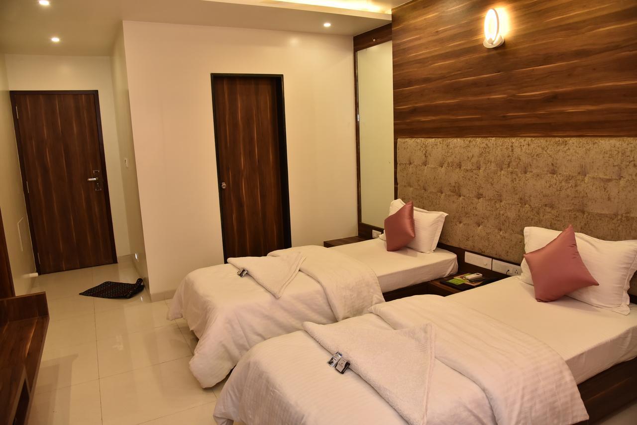 Hotel Comfort Bharuch Esterno foto