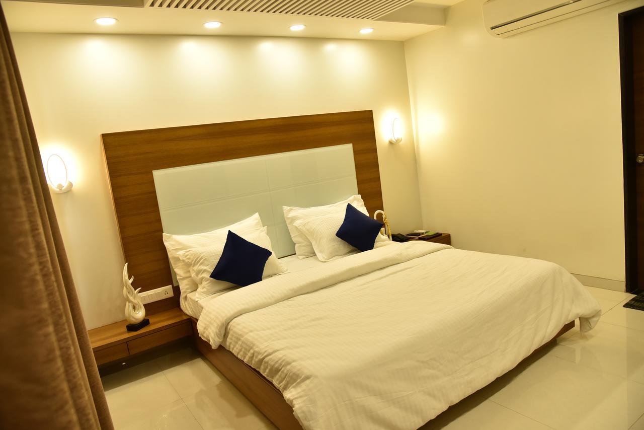 Hotel Comfort Bharuch Esterno foto