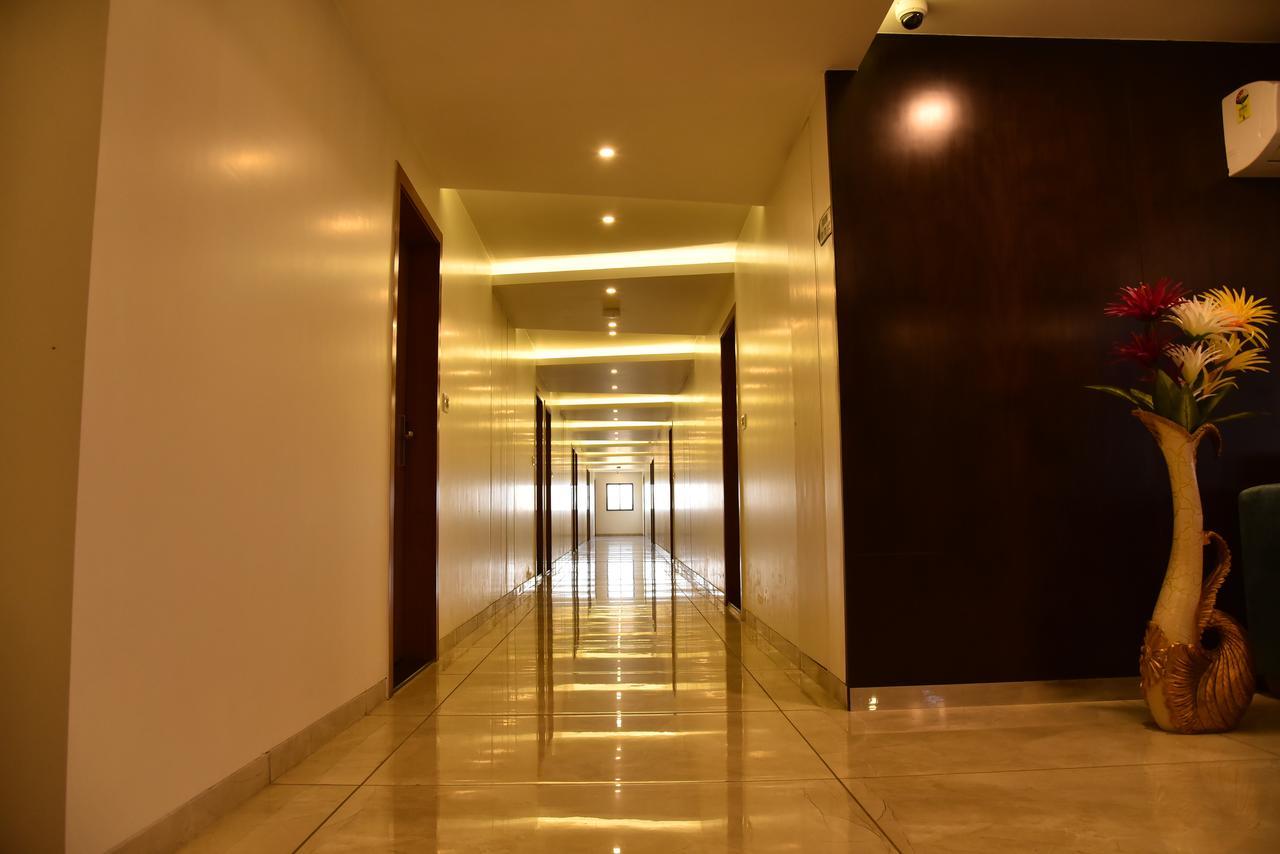 Hotel Comfort Bharuch Esterno foto
